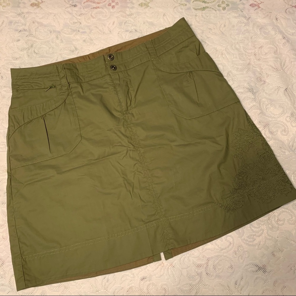 REI skirt with embroidery detailing. Size 10.